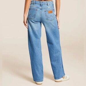 NWT Wrangler loose straight jeans